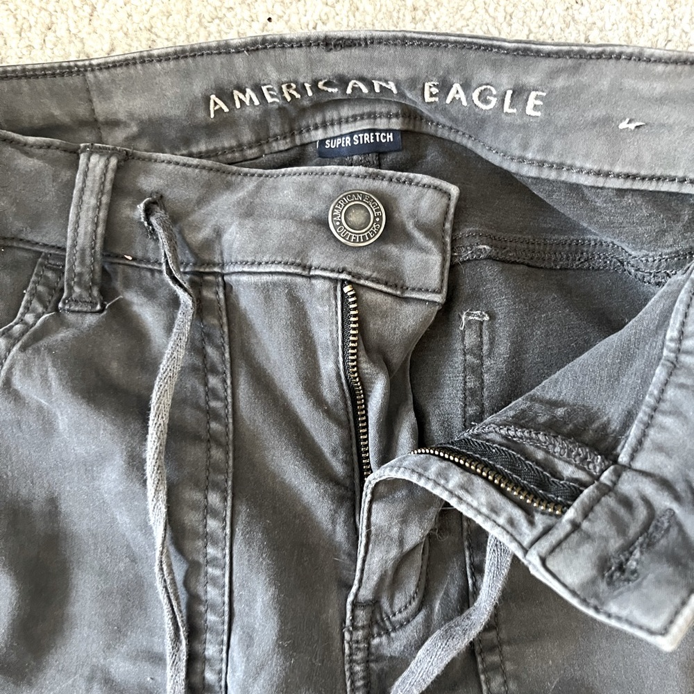 American Eagle faded grey wash skinny cargo pants. Size 0/25.